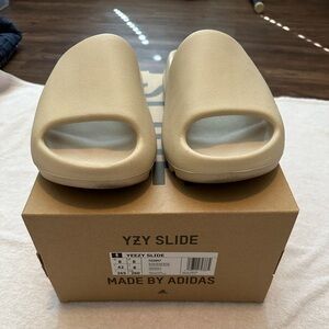 Yeezy Slides Bone size 8